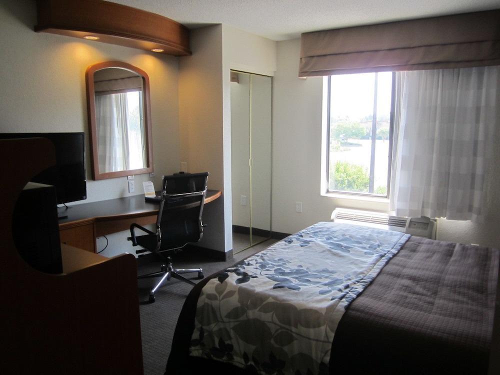 Clarion Pointe Albemarle Ξενοδοχείο Εξωτερικό φωτογραφία
