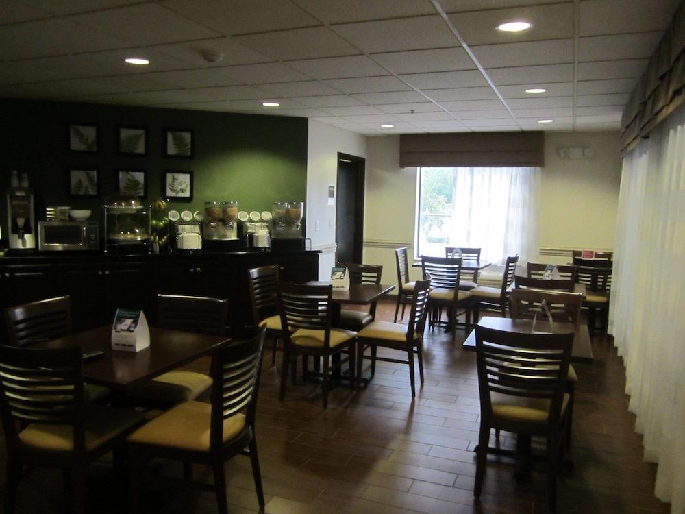 Clarion Pointe Albemarle Ξενοδοχείο Εξωτερικό φωτογραφία