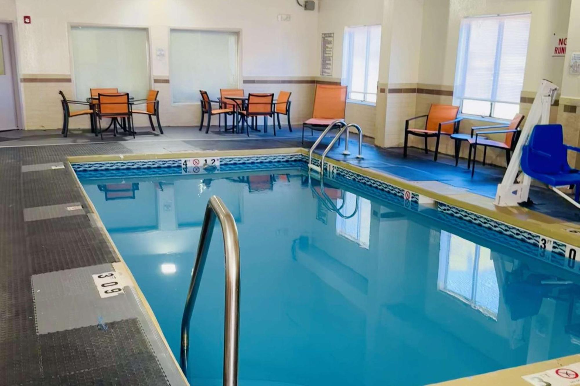 Clarion Pointe Albemarle Ξενοδοχείο Εξωτερικό φωτογραφία