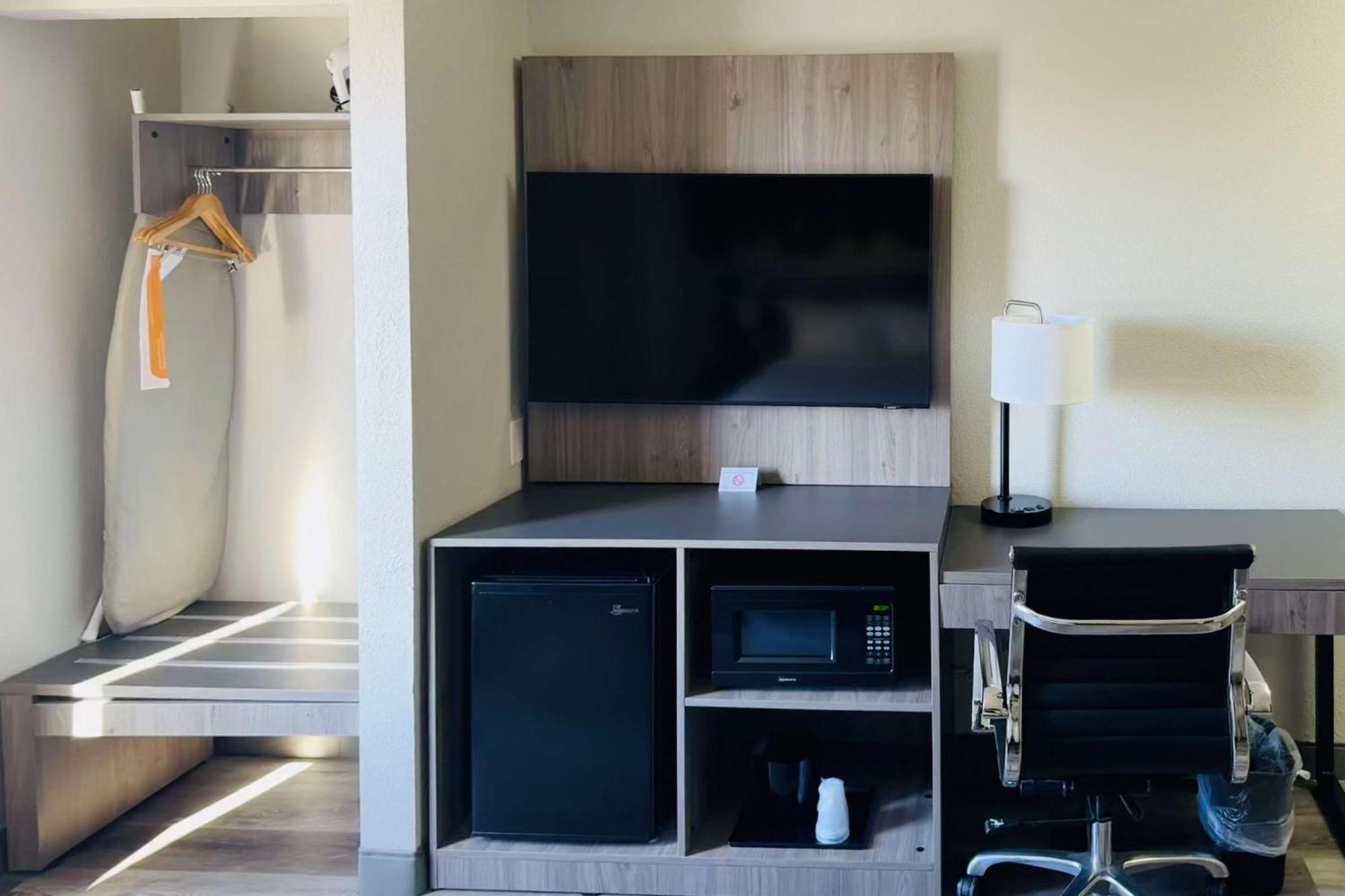 Clarion Pointe Albemarle Ξενοδοχείο Εξωτερικό φωτογραφία