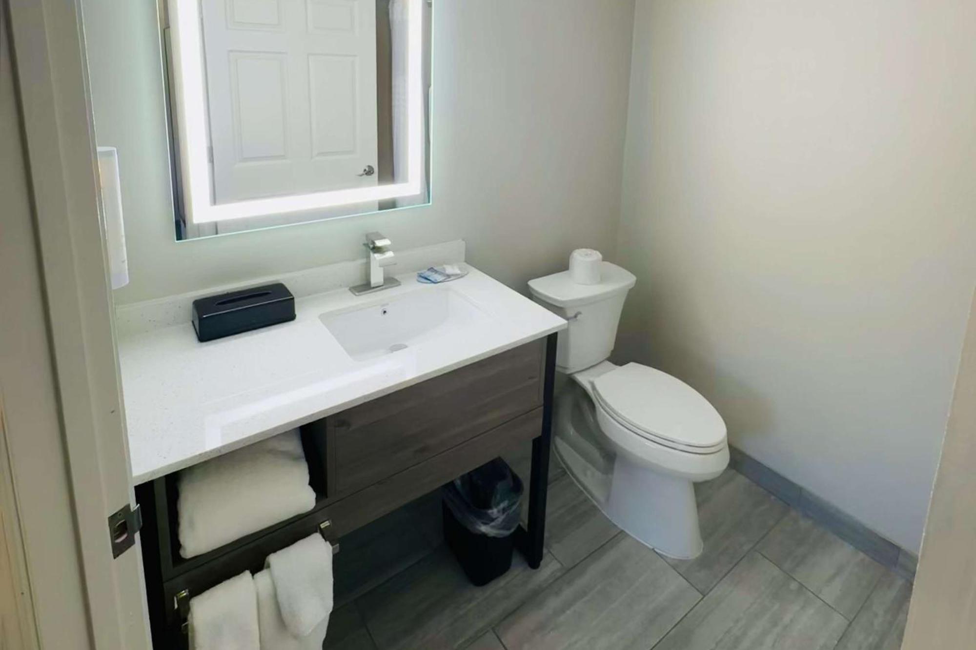 Clarion Pointe Albemarle Ξενοδοχείο Εξωτερικό φωτογραφία